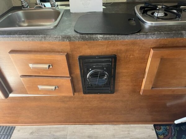 Used 2021 Lance 865 - Image 7