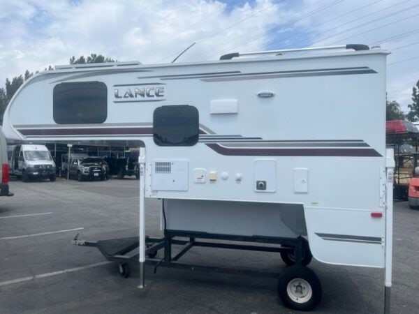 Used 2021 Lance 865 - Image 5