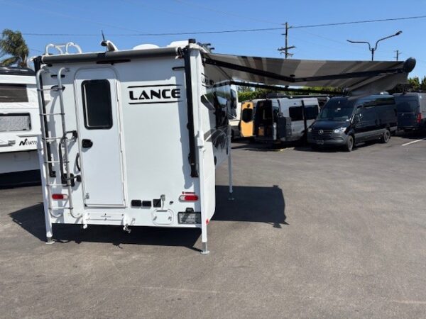 2025 Lance 825 - Image 8