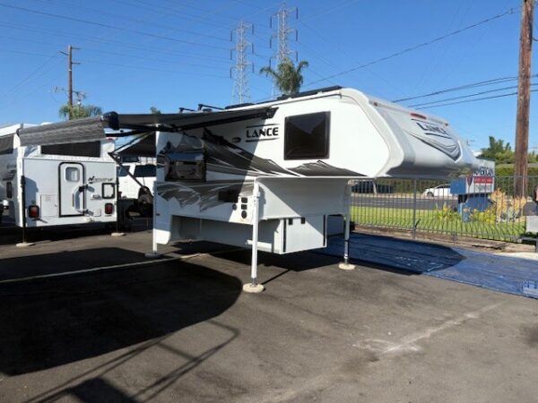 2026 Lance 850 - Image 2