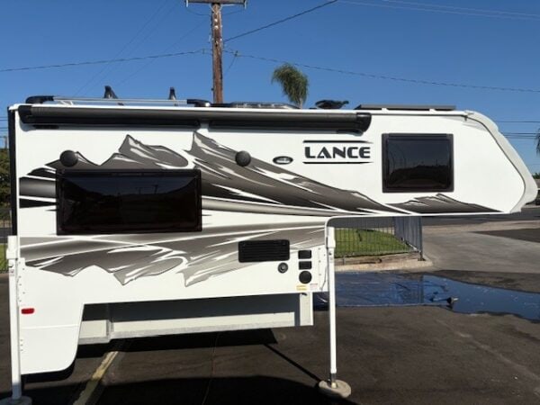 2026 Lance 850 - Image 8