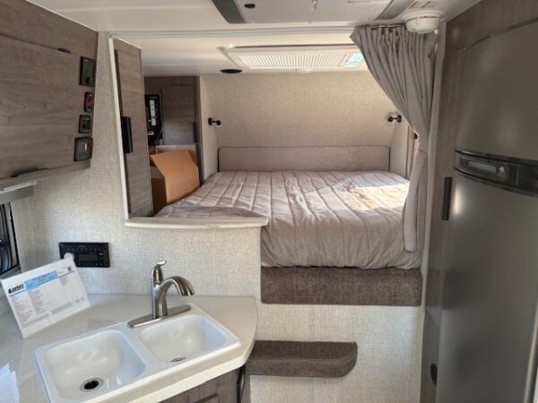 2026 Lance 850 - Image 10