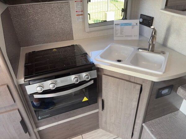 2026 Lance 850 - Image 13