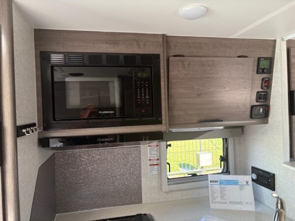 2026 Lance 850 - Image 14