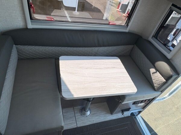 2026 Lance 850 - Image 16