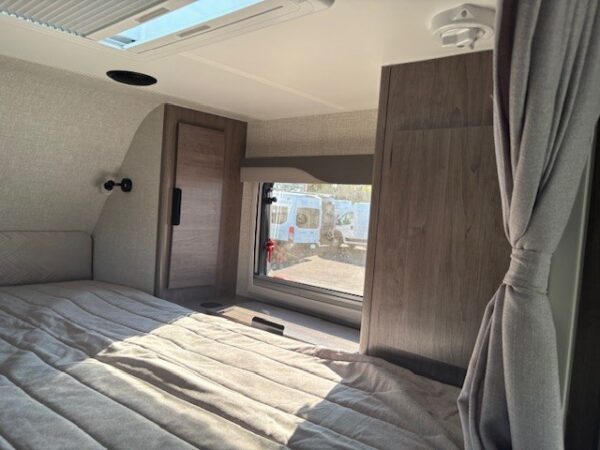 2026 Lance 850 - Image 12