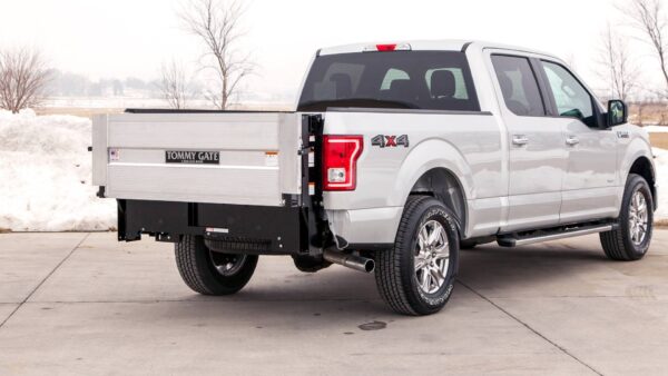 White 4x4 Pickup with Tommy Lift Gate